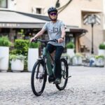velo-electrique-moustache-femme-Samedi-27-Xroad-1-compressed.jpg
